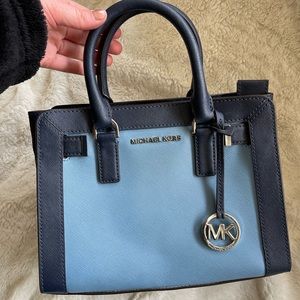 Michael Kors Blue Purse! Crossbody Tote Bag. Excellent condition 💙🦋🧢